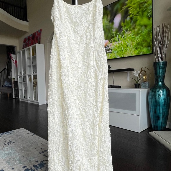 SOLD ✅ Gorgeous MARIE ST. CLAIRE IVORY DRESS EMBROIDERY Wedding/Cocktail Gown. - Picture 4 of 6